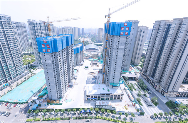 太原市萬柏林區住建領域“安全月”活動暨房屋建筑工程現場觀摩會在中天北京集團龍湖天鉅四五六七組團項目召開